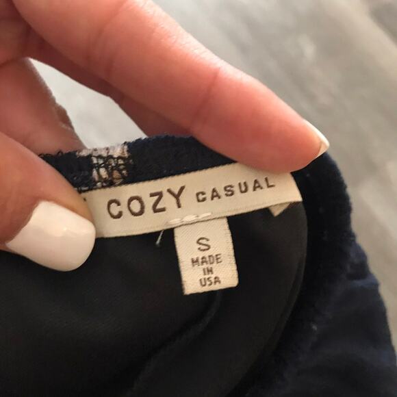 CozyCasual Woman's Navy Floral Print Halter Lined Mini Dress Small - Picture 4 of 7